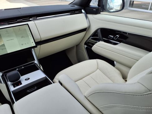 New 2026 Land Rover Range Rover Long Wheelbase SE image 23