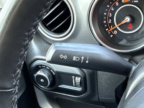 Used 2023 Jeep Wrangler Unlimited Sport AWD/4WD image 17