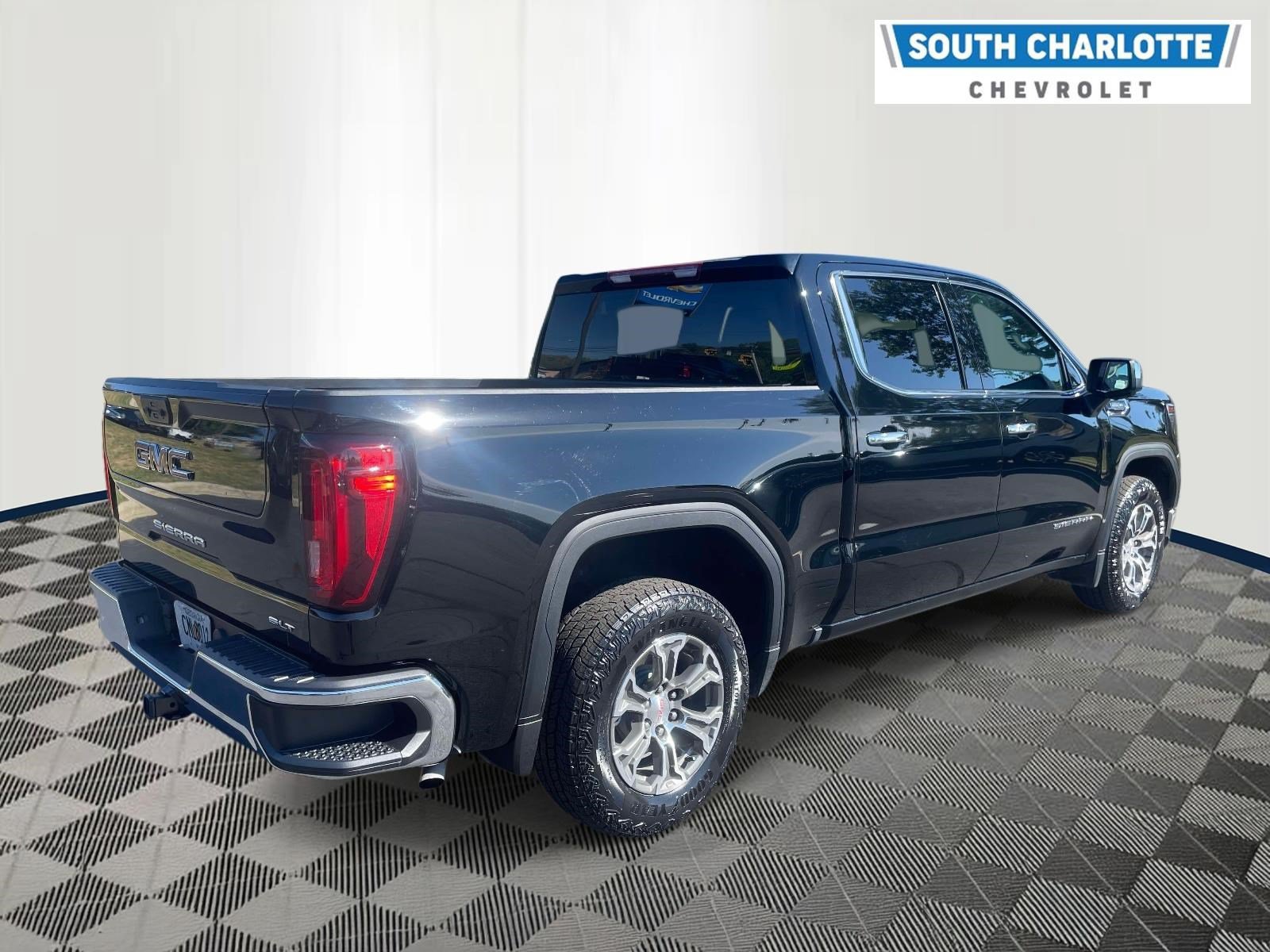 Used 2025 GMC Sierra 1500 SLT RWD image 4