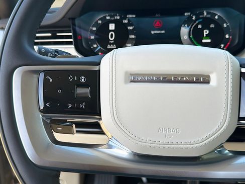 Used 2025 Land Rover Range Rover SE image 38
