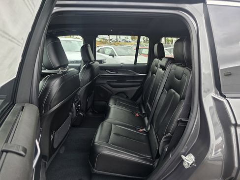 New 2025 Jeep Grand Cherokee Limited w/ Luxury Tech Group II image 18