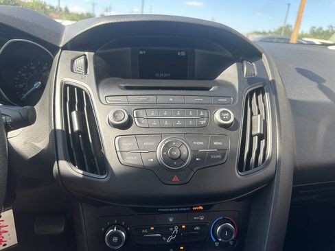 Used 2017 Ford Focus SE image 26