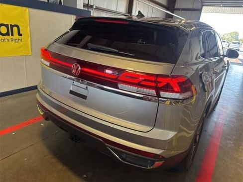 Used 2024 Volkswagen Atlas Cross Sport SE image 3