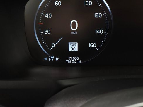 Used 2019 Volvo XC90 T5 Momentum w/ Multimedia Package AWD/4WD image 23