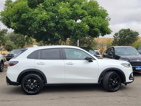 New 2026 Honda HR-V Sport image 3