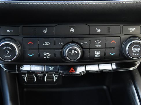 Used 2022 Dodge Durango GT image 25