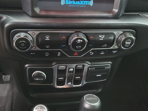 Used 2020 Jeep Gladiator Overland image 26