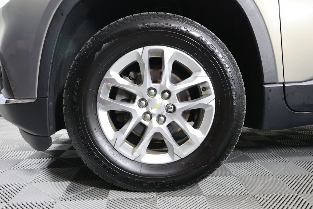 Used 2018 Chevrolet Traverse LT FWD image 9
