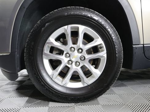 Used 2018 Chevrolet Traverse LT FWD image 9