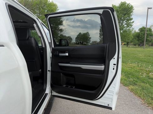Used 2019 Toyota Tundra Limited w/ Limited Premium Package AWD/4WD image 29