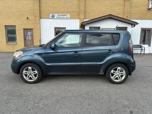 Used 2011 Kia Soul + w/ Audio Pkg FWD image 2