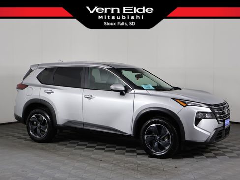 Used 2025 Nissan Rogue SV image 1