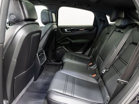 Used 2021 Porsche Cayenne Coupe AWD/4WD image 8