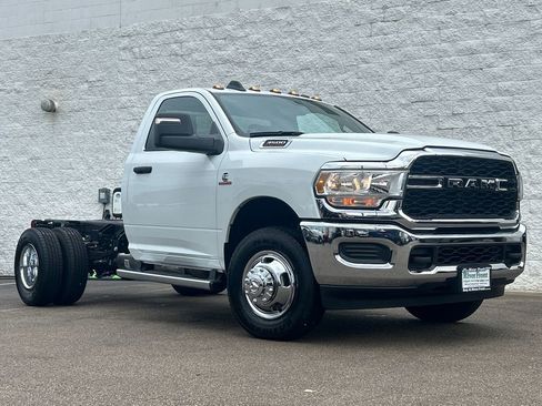 New 2024 RAM 3500 Tradesman image 2
