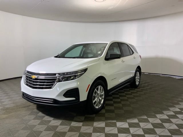 Used 2023 Chevrolet Equinox LS w/ LS Convenience Package AWD/4WD image 3