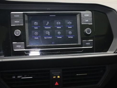 Used 2021 Volkswagen Jetta SE w/ SE Cold Weather Package image 16