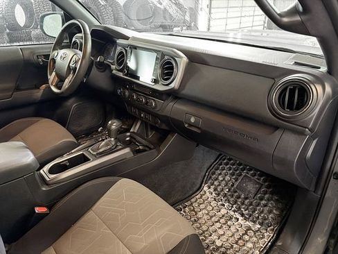 Used 2021 Toyota Tacoma image 12