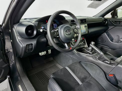 Certified 2025 Toyota GR86 Premium image 9