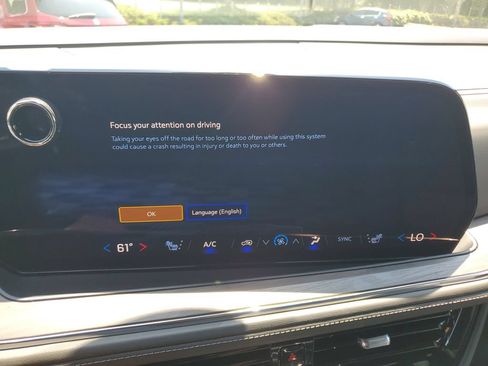 Used 2025 Chevrolet Suburban LT w/ Comfort Package RWD image 30