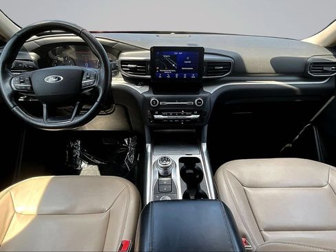Used 2020 Ford Explorer XLT w/ Equipment Group 202A AWD/4WD image 7