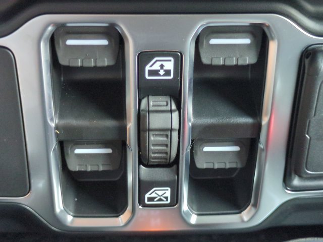 New 2026 Jeep Wrangler Unlimited Sahara w/ Technology Group AWD/4WD image 24