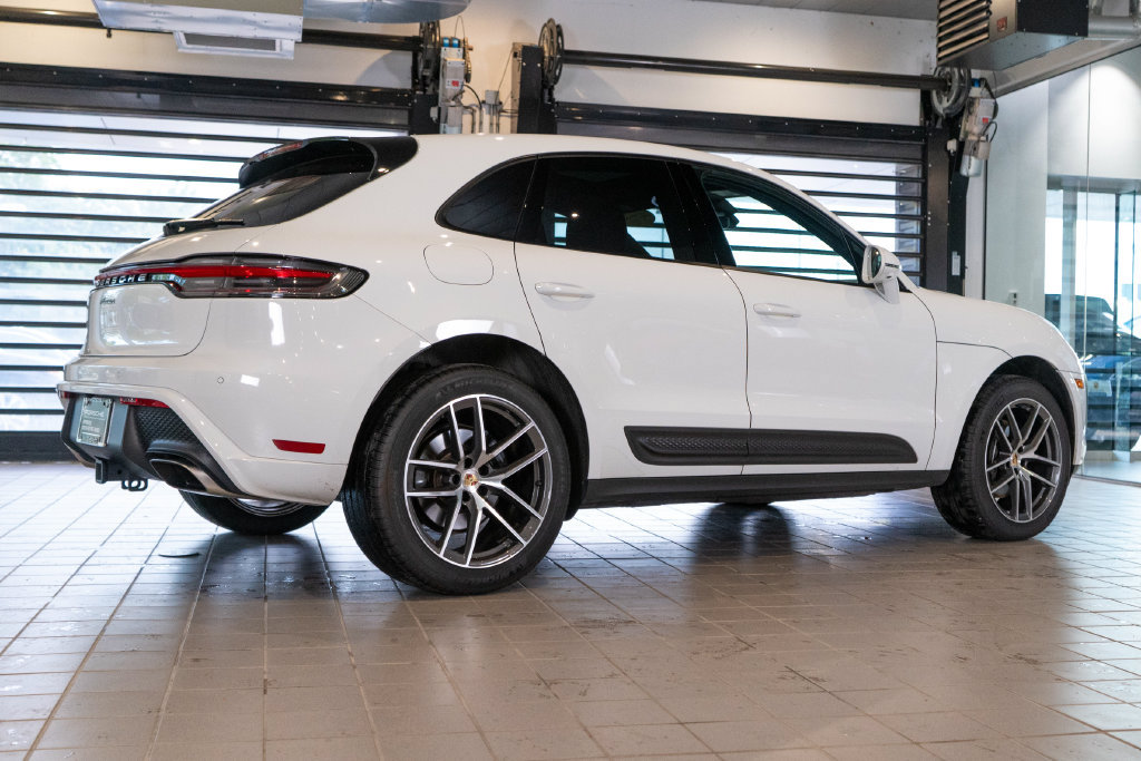 Certified 2023 Porsche Macan AWD/4WD image 10