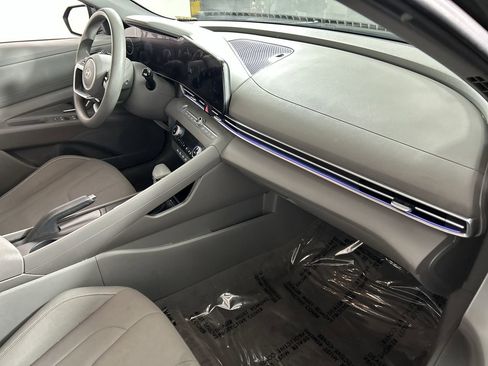 Used 2024 Hyundai Elantra SEL image 27