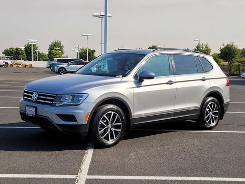 Used 2021 Volkswagen Tiguan SE w/ Panoramic Sunroof Package AWD/4WD image 10
