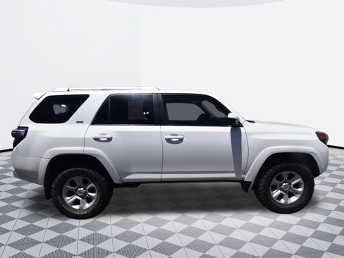 Used 2016 Toyota 4Runner SR5 AWD/4WD image 5