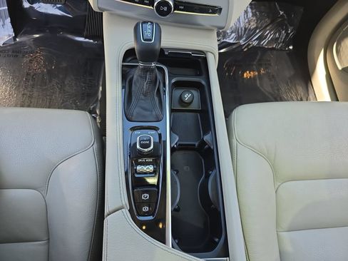 Used 2016 Volvo XC90 T6 Momentum w/ Vision Package AWD/4WD image 30
