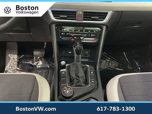 Used 2025 Volkswagen Taos SE w/ Panoramic Sunroof Package image 22