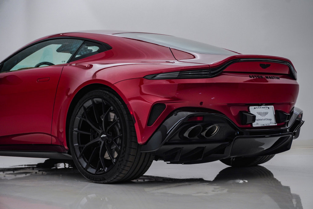 Used 2025 Aston Martin V8 Vantage Coupe RWD image 11