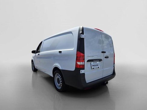 Used 2022 Mercedes-Benz Metris image 3