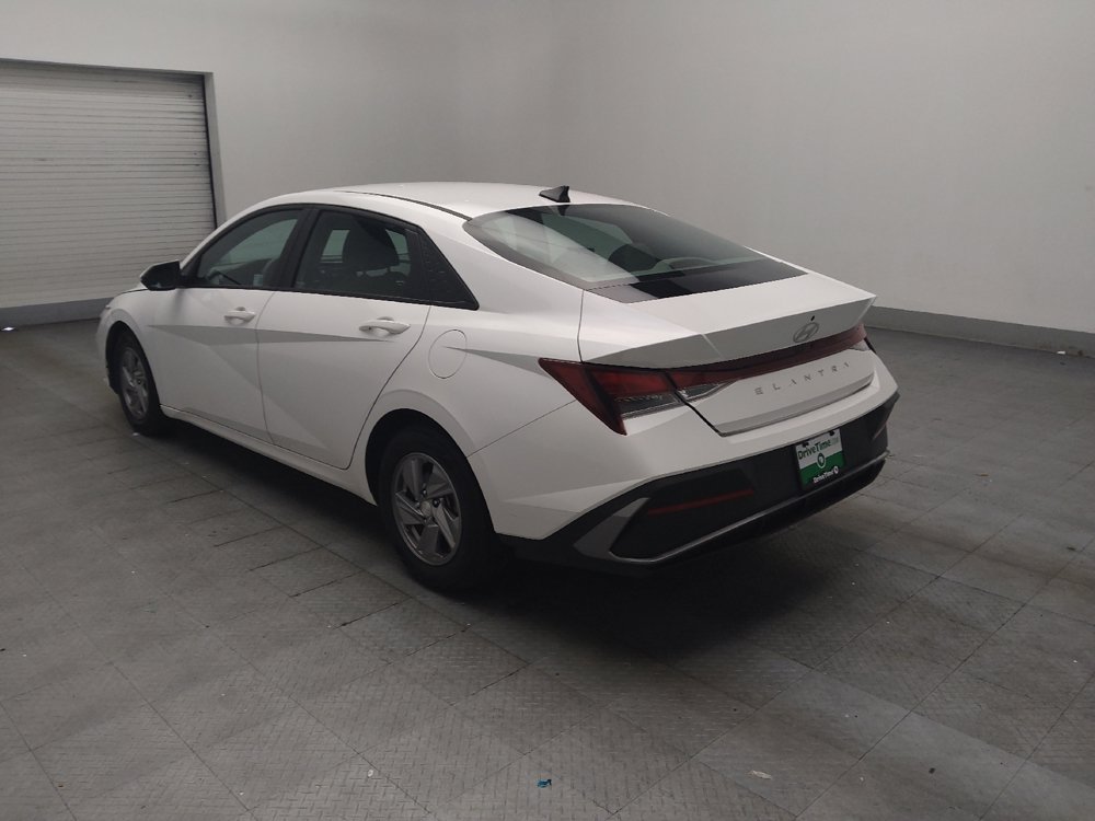 Used 2024 Hyundai Elantra SE FWD image 5