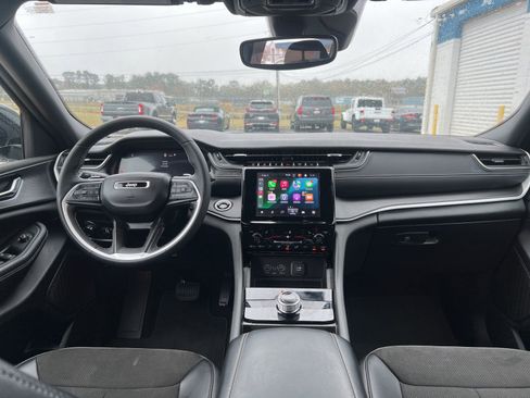 Used 2024 Jeep Grand Cherokee L Altitude image 10