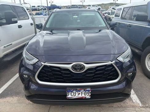 Used 2021 Toyota Highlander XLE AWD/4WD image 2