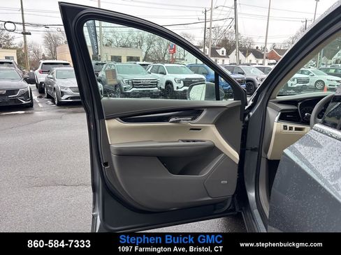 Used 2020 Cadillac XT6 Premium Luxury image 11