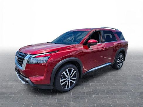 Certified 2025 Nissan Pathfinder Platinum AWD/4WD image 2