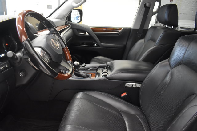 Used 2021 Lexus LX 570 4WD w/ Luxury Package image 21