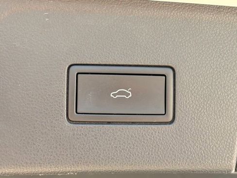 Used 2024 Volkswagen Atlas SE w/ Panoramic Sunroof Package FWD image 21