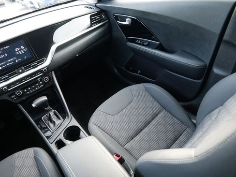Certified 2022 Kia Niro LXS image 11