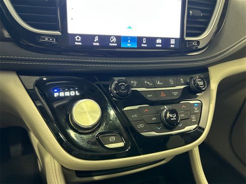 Used 2022 Chrysler Pacifica Limited image 25