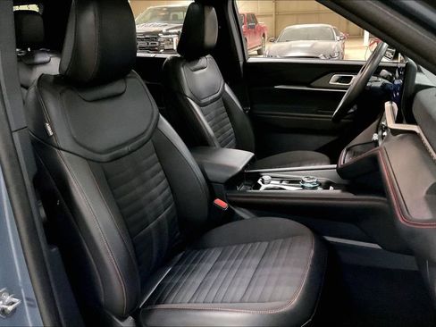 Certified 2025 Ford Explorer ST-Line w/ Premium Package image 7