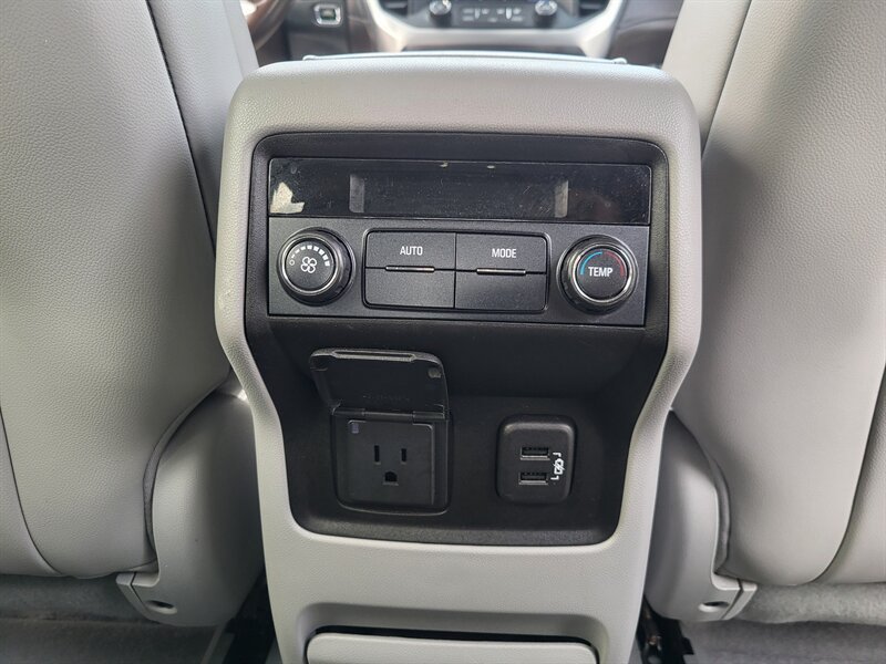 Used 2018 GMC Acadia SLT w/ LPO, Floor Liner Package FWD image 23