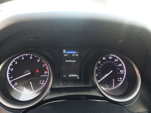 Used 2022 Toyota Camry SE image 2