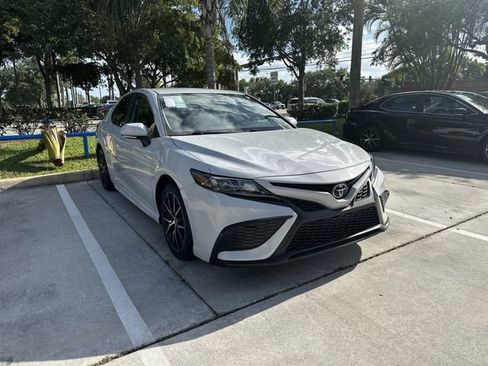 Used 2024 Toyota Camry SE FWD image 31