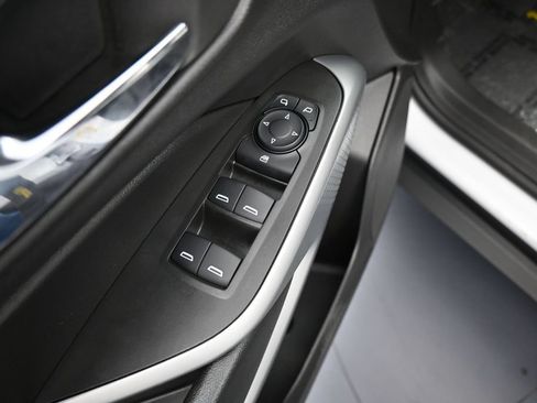 Used 2025 Chevrolet Trax LS w/ LS Convenience Package FWD image 14
