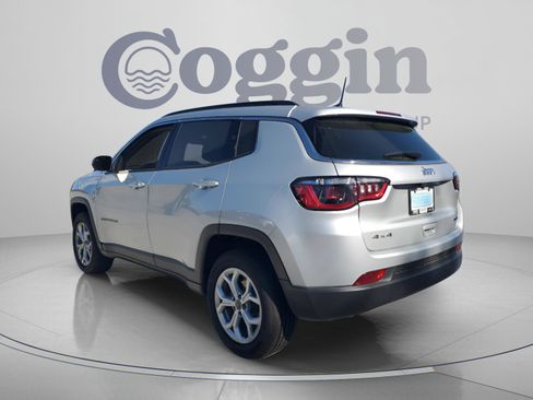Used 2026 Jeep Compass Latitude AWD/4WD image 2