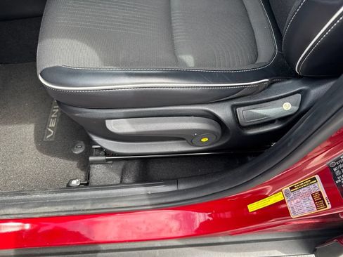 Certified 2022 Hyundai Venue Limited FWD image 5