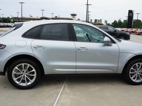 Used 2025 Porsche Macan AWD/4WD image 4